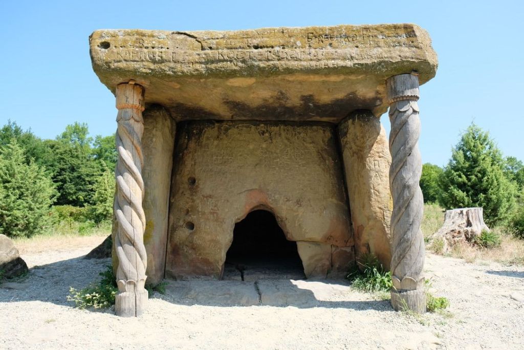 dolmens